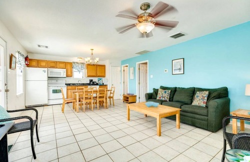 Surfside Beach Cottage | GILLIGANS BEACH HUT. RELAXING BEACHFRONT GETAWAY-PET FRIENDLY