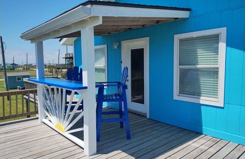 Surfside Beach Cottage | GILLIGANS BEACH HUT. RELAXING BEACHFRONT GETAWAY-PET FRIENDLY