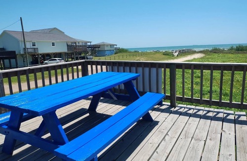 Surfside Beach Cottage | GILLIGANS BEACH HUT. RELAXING BEACHFRONT GETAWAY-PET FRIENDLY