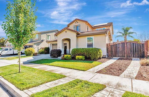Gilroy House | Gilroy Oasis: Spacious 5-bedroom house in charming Gilroy