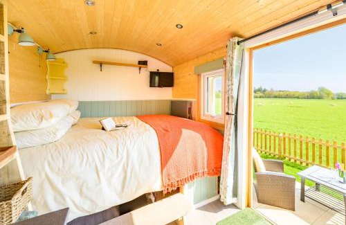 Howlett End House | Gin and Toffee Carriage