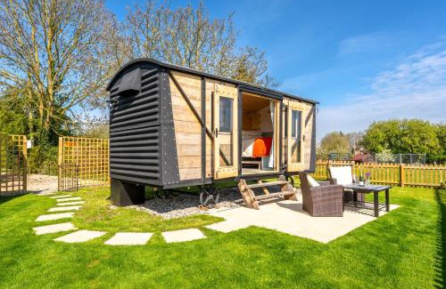 Howlett End House | Gin and Toffee Carriage