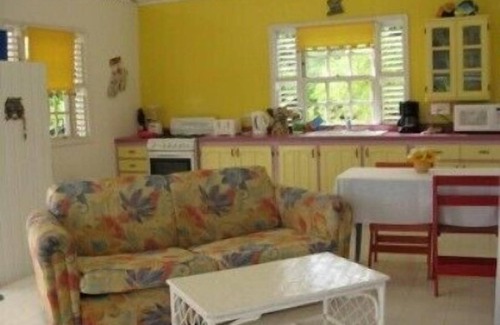 Merlin Bay Cottage | Gingerbread Cottage 2 bed with pool, seaviews, Nr Holetown St. James