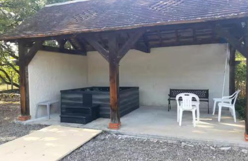 Martel House | Gite 06-Les Glycines avec piscine & jacuzzi-5 pers