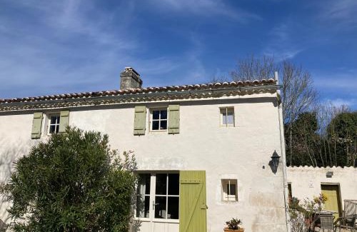 Saint-Simon-de-Pellouaille House | Gite avec piscine et grand jardin