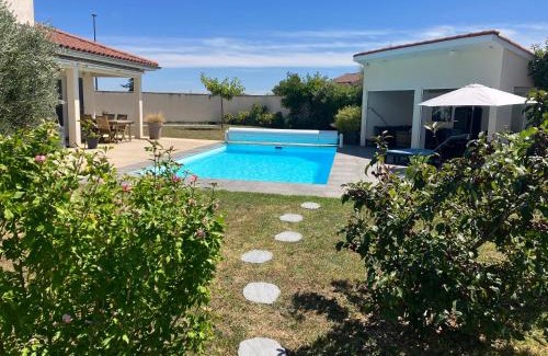 Saint-Andeol-le-Chateau House | Gite BamBou avec piscine