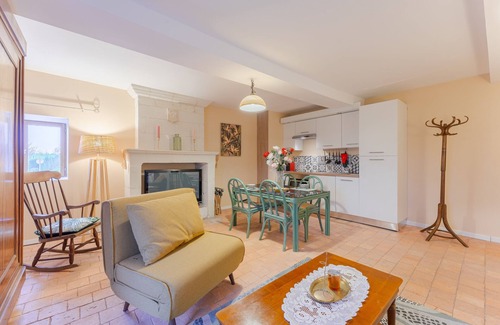 Deneze-sous-Doue Apartment | Gite de la ferme du château 1 - Appt climatisé