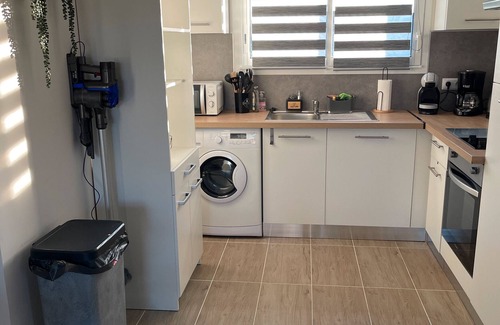 Septfonds House | Gîte De La Fontaine with Jacuzzi, Just Steps from the Village