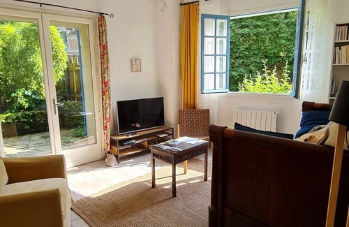 Mauperthuis Cottage | Gîte du bambou bleu, in the Parisian countryside