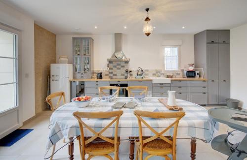 Verneuil-sur-Indre House | Gite du Four à Pain 4* - Le Domaine des Cyclamens