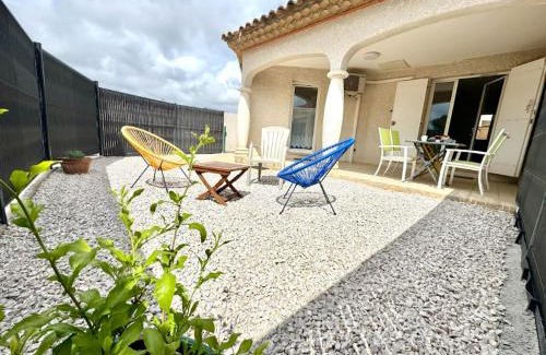 Pomerols Apartment | Gite en 3 épis de plain-pied, 2 chambres, climatisé, terrasse, jardinet et parking, très calme