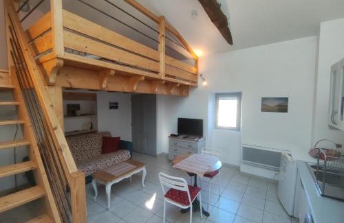 Causse-de-la-Selle Apartment | Gite en Cevennes, piscine, calme nature et panorama proche saint Guilhem le Désert