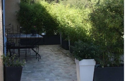 Laree House | Gîte 'Gite Iago' with Private Terrace, Shared Garden and Wi-Fi