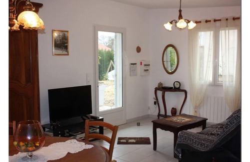 Laree House | Gîte 'Gite Iago' with Private Terrace, Shared Garden and Wi-Fi
