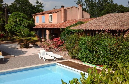 Saint-Paul-en-Foret Apartment | Gîte in a superb Provencal farmhouse nestled in 4300 m² of parkland