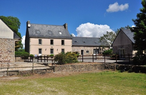 Plogonnec House | Gîte in Lopéau 4/6 people with swimming pool/spa, near the sea, tourist activities