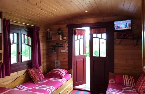 Outines House | Gite Insolite "La Roulotte des Elfes", Au Milieu de Nulle Part