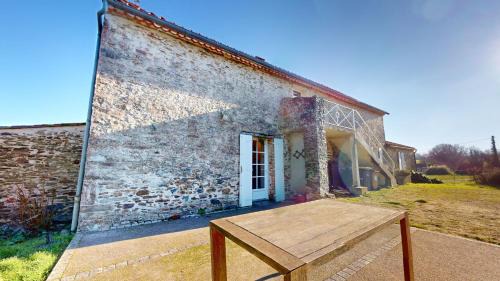 Saint-Julien-des-Landes House | Gite La Dodiniere