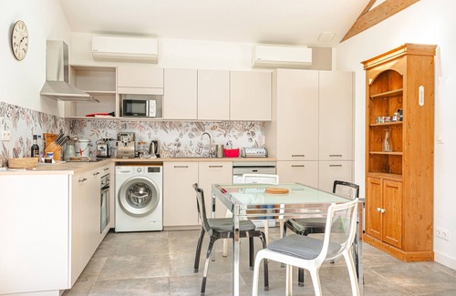 Chaille-les-Marais House | Gîte 'La Grange Hulotte' with Private Terrace, Shared Garden and Wi-Fi