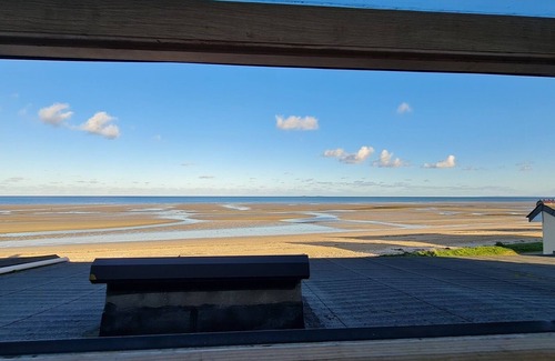 Saint-Marcouf Cottage | Gite la plage, ideal for 5 people with a beautiful sea view