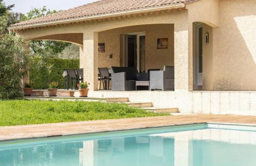Saint-Laurent-La-Vernede Villa | gite les oliviers 10 pers piscine au calme 4 Etoiles