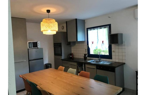 Sizun Cottage | Gîte Milin, nestled in a wooded park