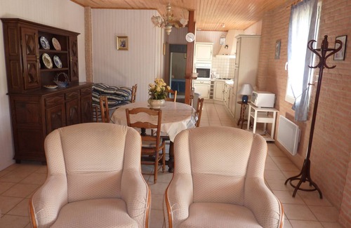 Castelferrus Cottage | Gite on closed wooded grounds