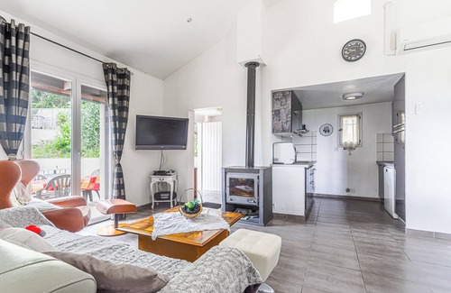 Saint-Laurent-du-Var Cottage | Gite on the height of Nice