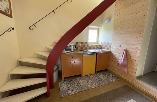 Mazan Cottage | Gite Soie: cosy stone cottage in a quiet area surrounded by vines