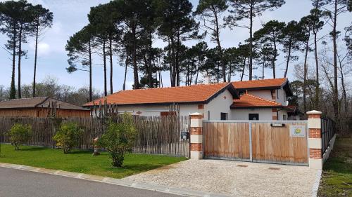 Ares Apartment | Gite Villa Elisaia location de meublés de tourisme chez l'habitant