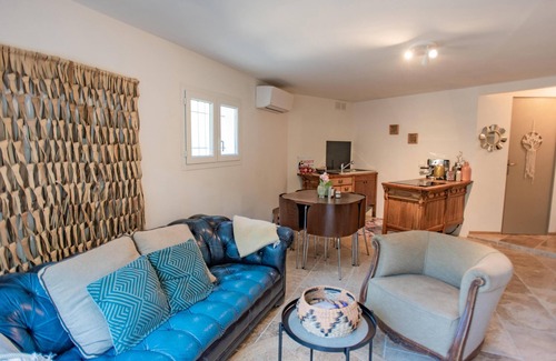 Faucon House | Gîte with airco and heated pool, 1 km from village