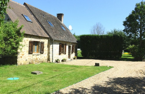 Lussac-Les-Eglises Cottage | Gite with private heated pool in tranquil rural location