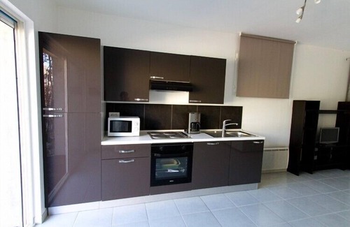 Le Pradet Apartment | GITE WITH TERRACE SEASIDE SAND BEACH 200 m PARKING N° 923332