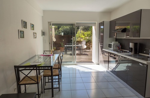 Le Pradet Apartment | GITE WITH TERRACE SEASIDE SAND BEACH 200 m PARKING N° 923332