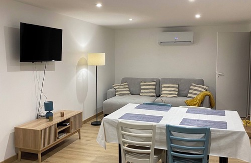 Meschers-sur-Gironde Apartment | Gite zen des plages climatisé Tout à Pieds 700m Plage des Nonnes 100m ctre ville