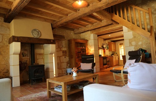 Villamblard Cottage | Gites Boutique Stable End Sleeps 4 (2 Bedrooms)