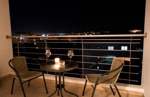 Lykabittos Apartment | Glabur Stays - The Sunny Atelier - Nicosia City, Free Parking & Wifi, Welcomes You!