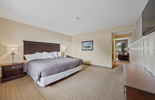 Kelleys Island House | Glacier Suite at Kelley's Island Venture Resort