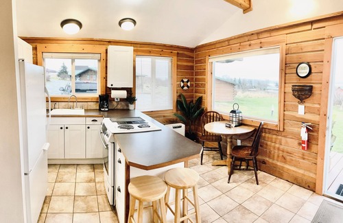 Kachemak Cottage | Glacier View Cabins - Private 2 Bedroom Cabin