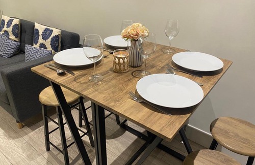 Netley Apartment | Gladstone Apartments by Bluebell Rooms