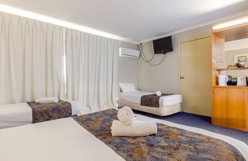 West Gladstone Hotel | Gladstone Palms Motor Inn