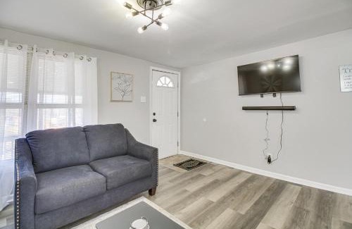 Gladstone House | Gladstone Retreat with Gas Grill and Fire Pit