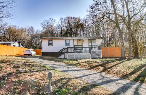 Gladstone House | Gladstone Retreat with Gas Grill and Fire Pit