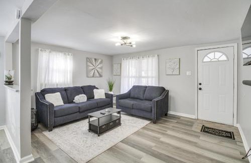 Gladstone House | Gladstone Retreat with Gas Grill and Fire Pit