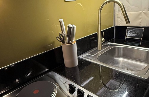 Tambo House | Glamorous 2BR/1Bath/Wifi/Netflix/Heater/Washing/5starBnB
