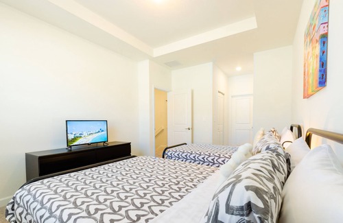 Princeton House | Glamorous 4BR New & Modern near FL Keys
