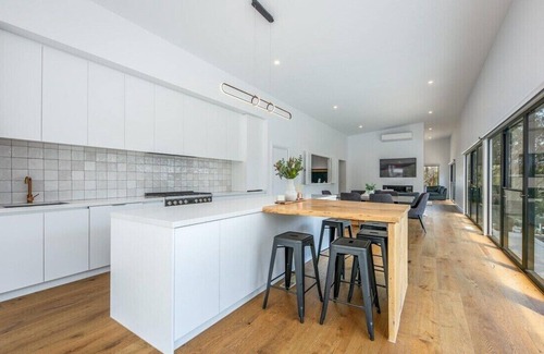 Gisborne House | Glamour in Gisborne - with spa!