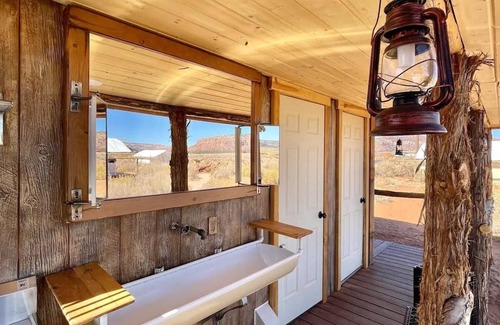 Cane Beds Cabin | Glamp Tent b/w Zion & Bryce, Outdoor Shower & Wifi