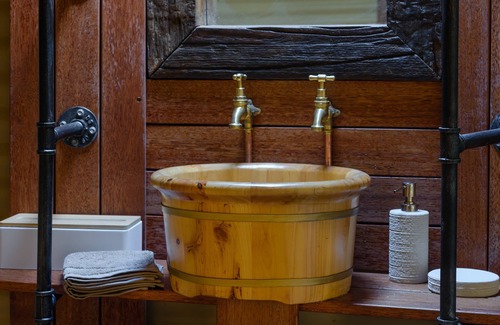 Gretna Cabin | Glamping at Truffle Lodge