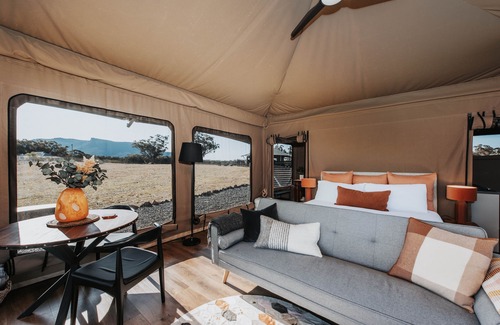 Glen Davis Hotel | Glamping at Wildnest Farmstay - Honeyeater
